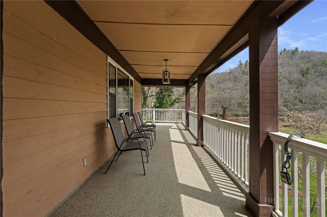 Image number 21 for the current listing