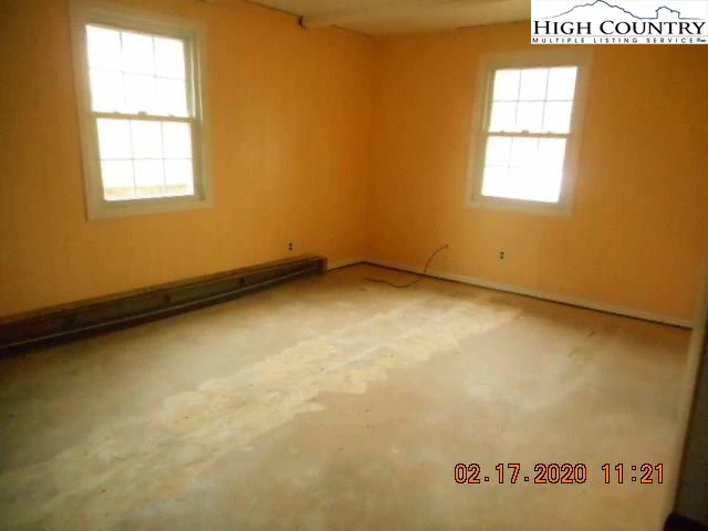Image number 6 for the current listing