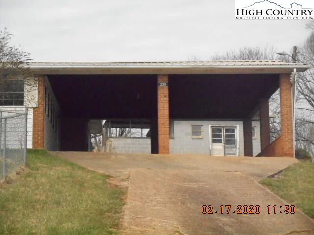 Image number 4 for the current listing