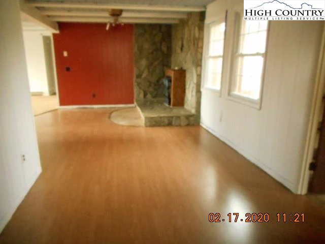 Image number 16 for the current listing