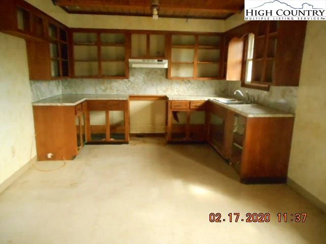 Image number 14 for the current listing