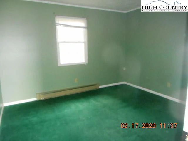 Image number 13 for the current listing