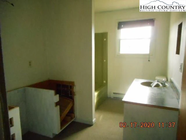 Image number 11 for the current listing