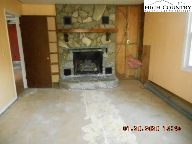 Image number 2 for the current listing