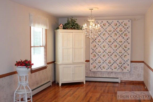 Image number 11 for the current listing