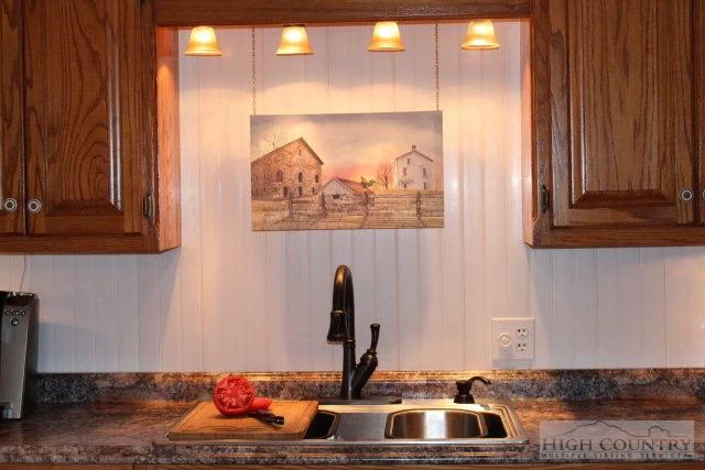 Image number 4 for the current listing