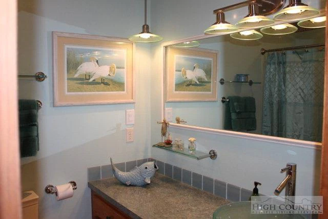Image number 3 for the current listing