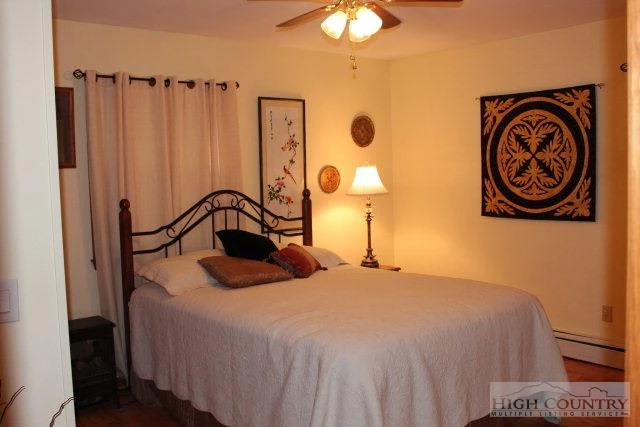 Image number 19 for the current listing