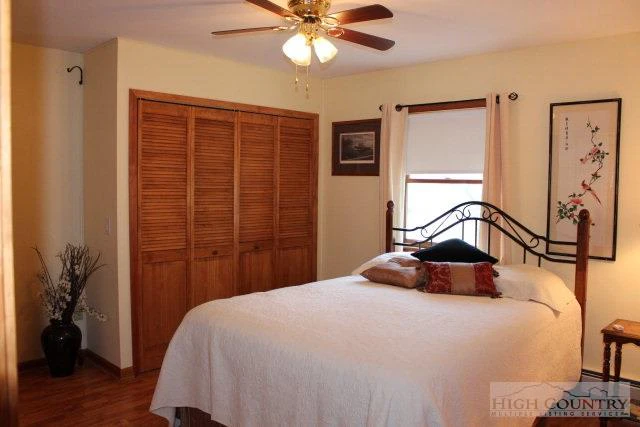 Image number 18 for the current listing