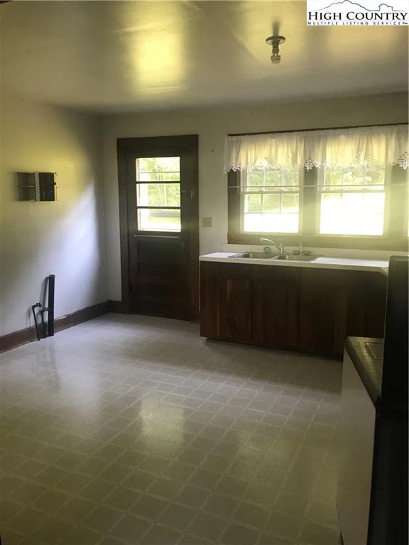 Image number 10 for the current listing