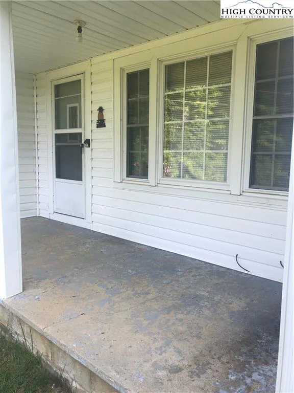 Image number 17 for the current listing