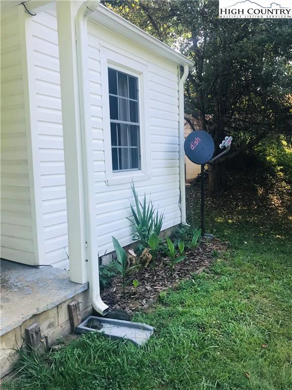 Image number 16 for the current listing