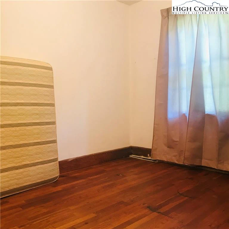Image number 2 for the current listing