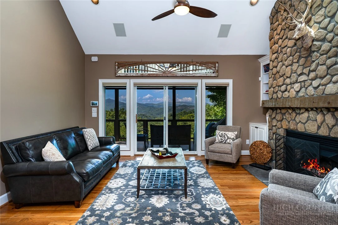 Image number 8 for the current listing