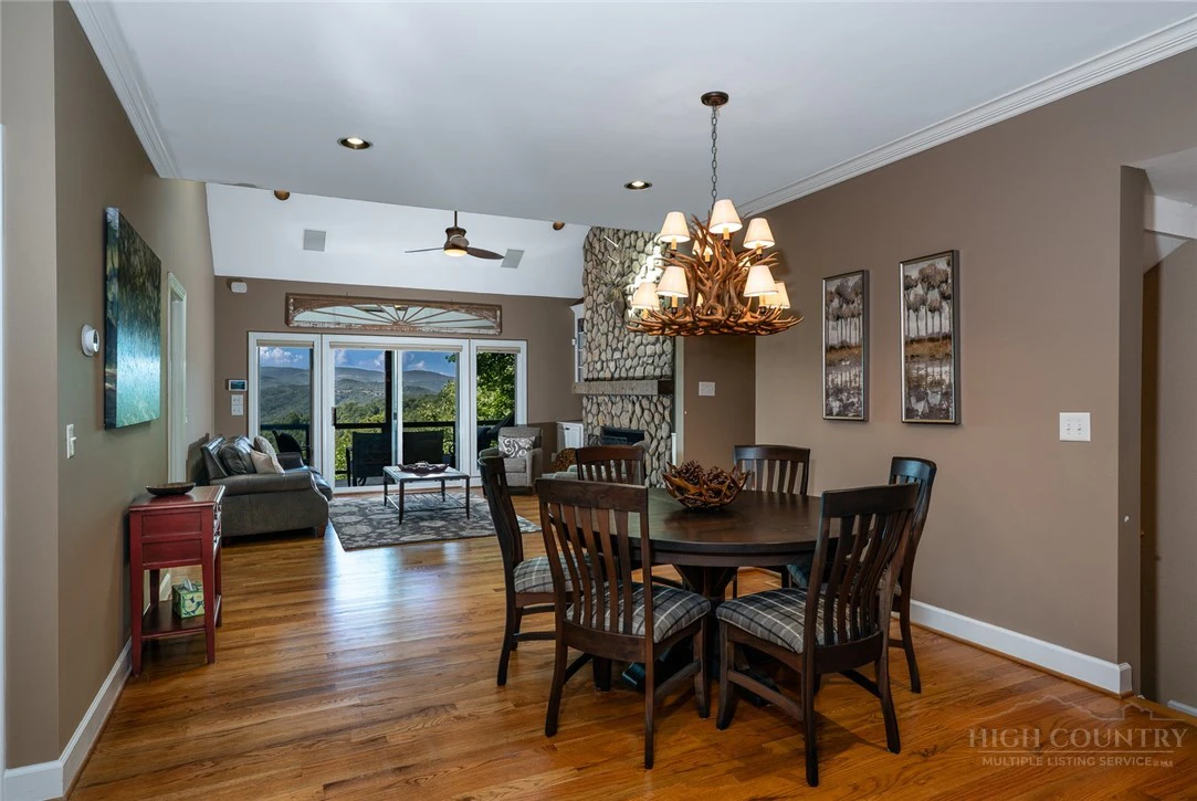 Image number 9 for the current listing
