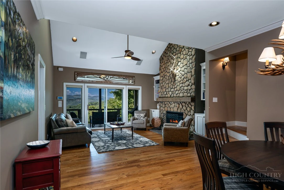 Image number 10 for the current listing