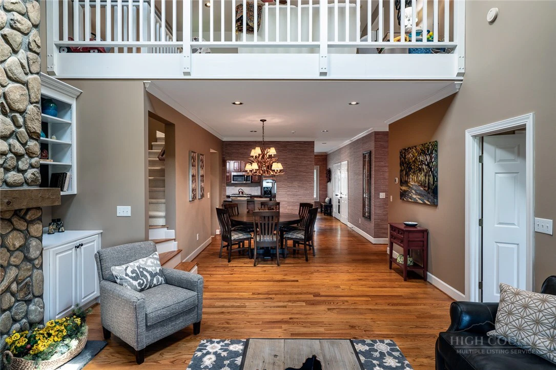 Image number 12 for the current listing