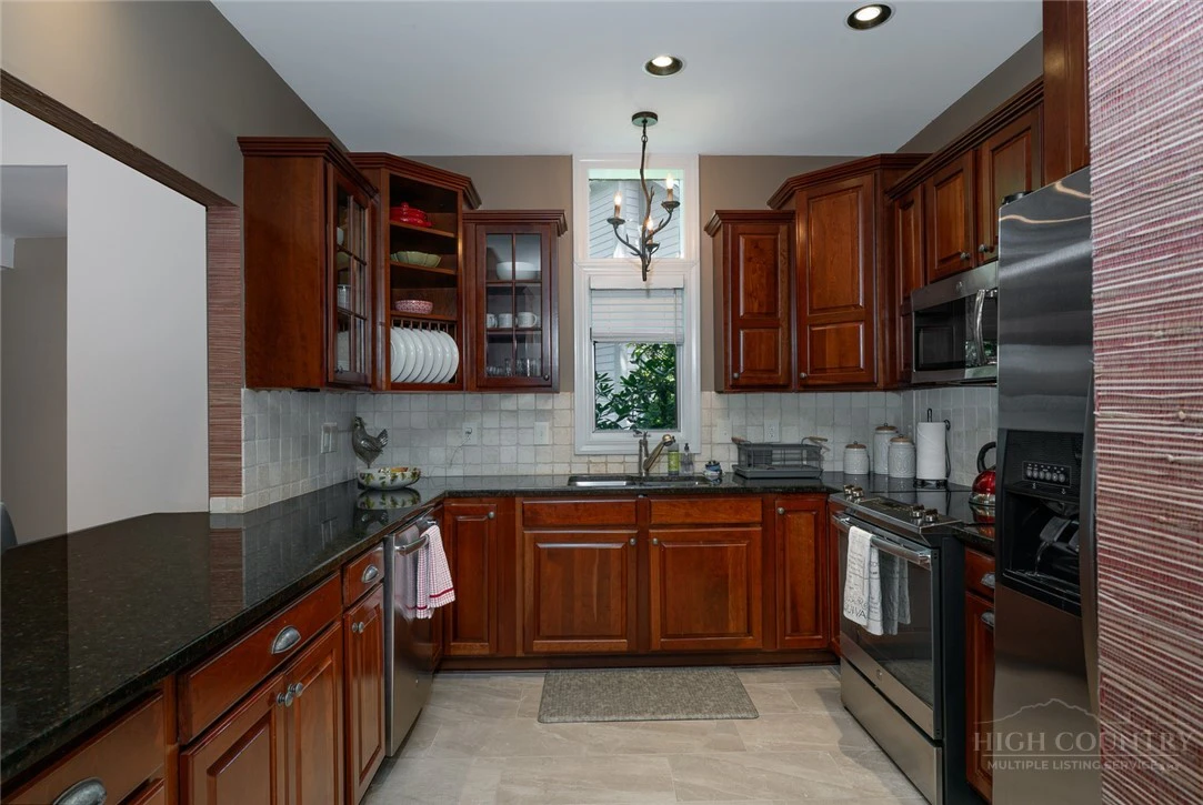 Image number 14 for the current listing