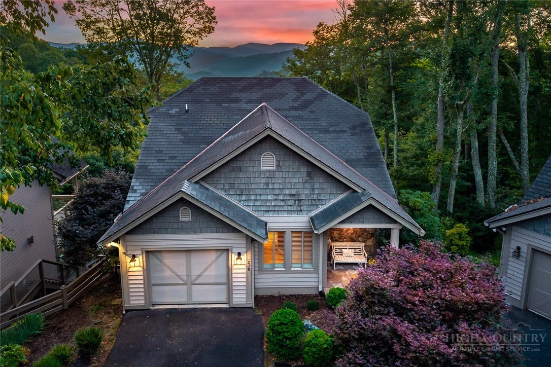 Image number 1 for the current listing
