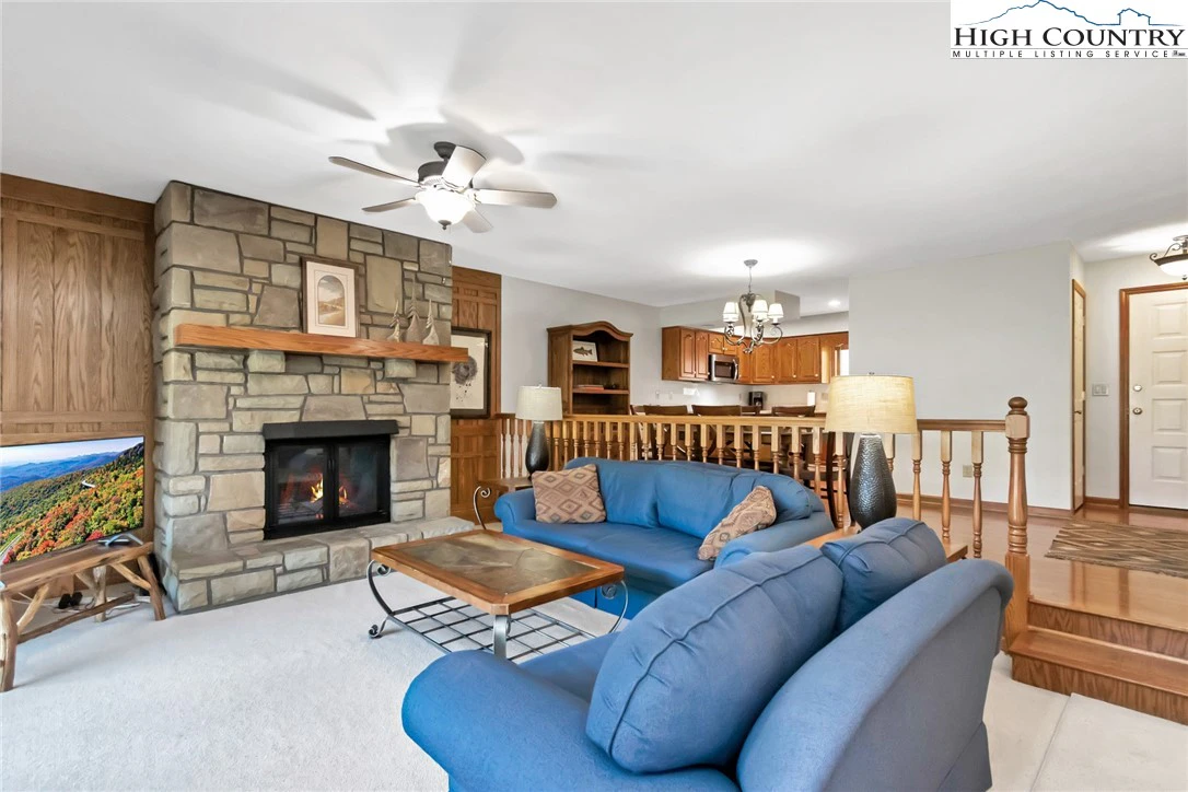 Image number 14 for the current listing