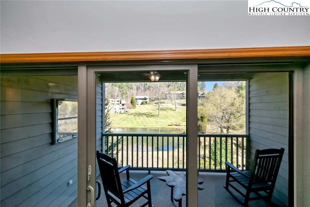 Image number 8 for the current listing