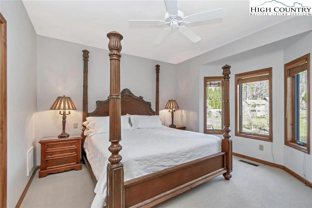 Image number 9 for the current listing
