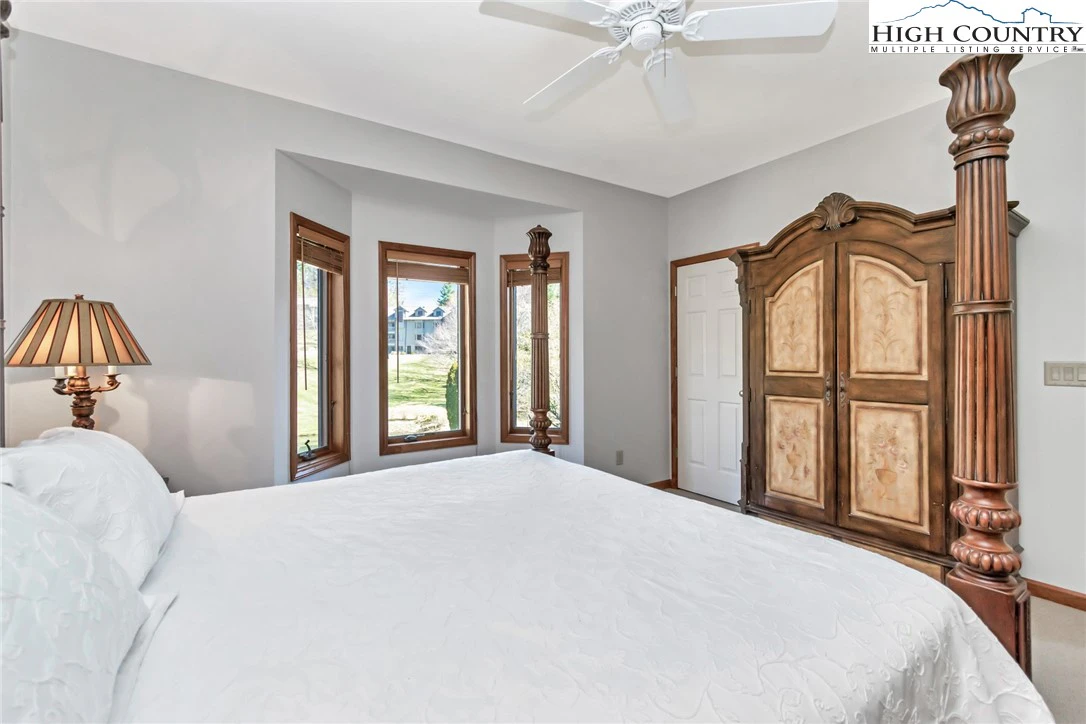 Image number 12 for the current listing
