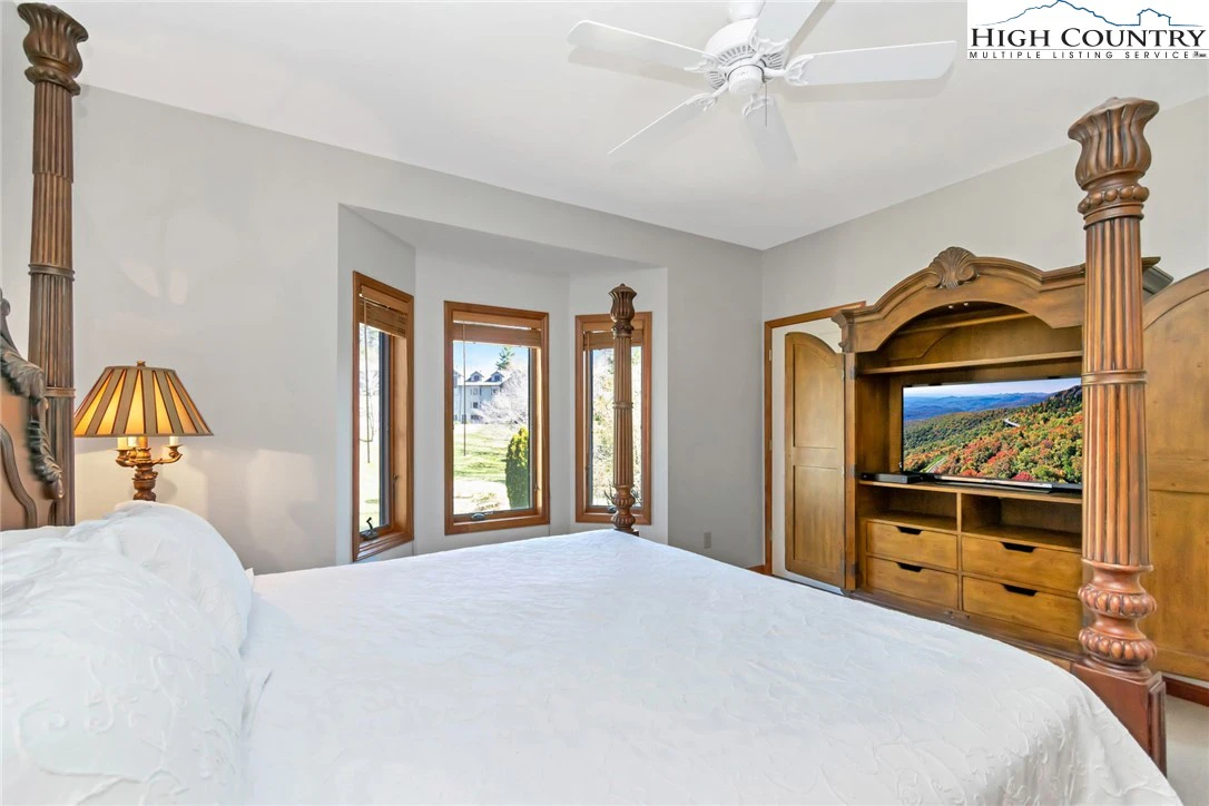 Image number 13 for the current listing