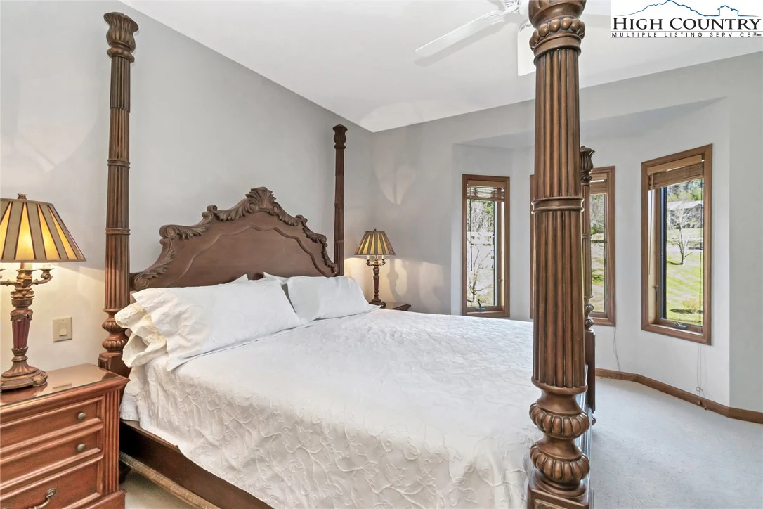 Image number 2 for the current listing