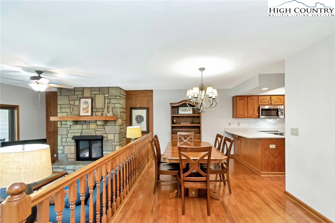 Image number 1 for the current listing