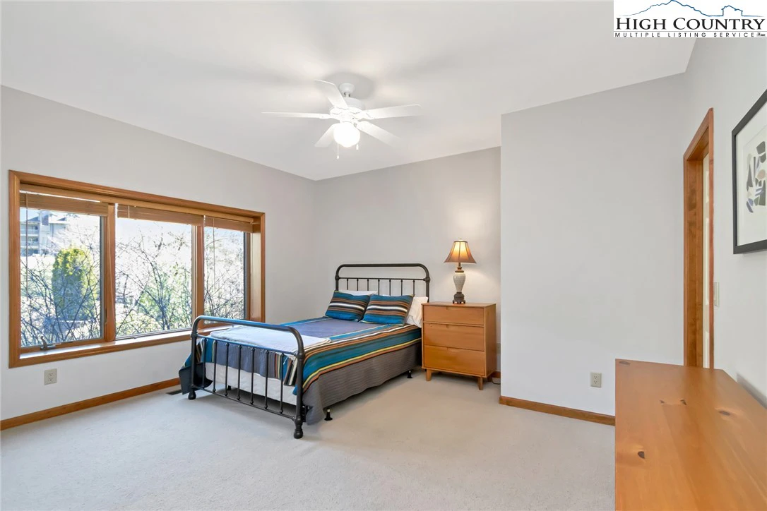 Image number 18 for the current listing