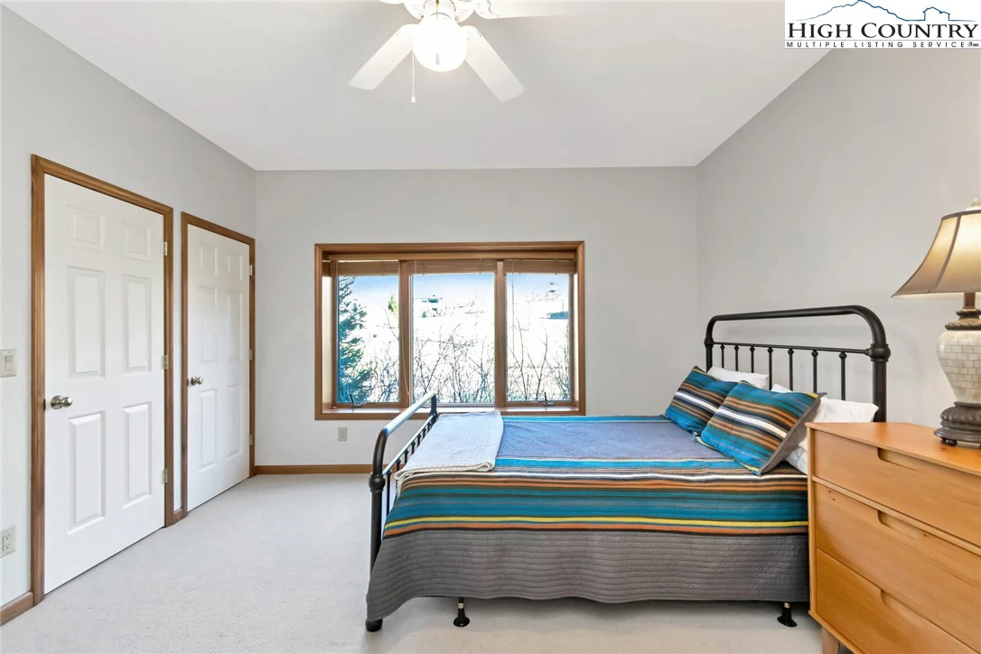 Image number 20 for the current listing