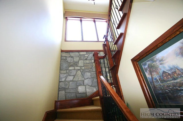 Image number 2 for the current listing