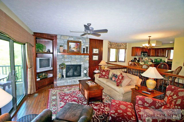 Image number 4 for the current listing