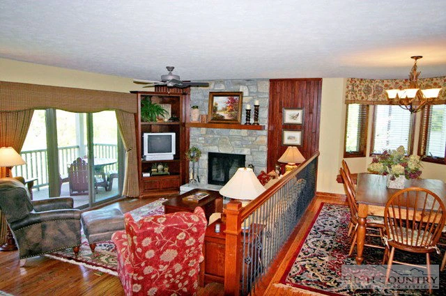 Image number 19 for the current listing