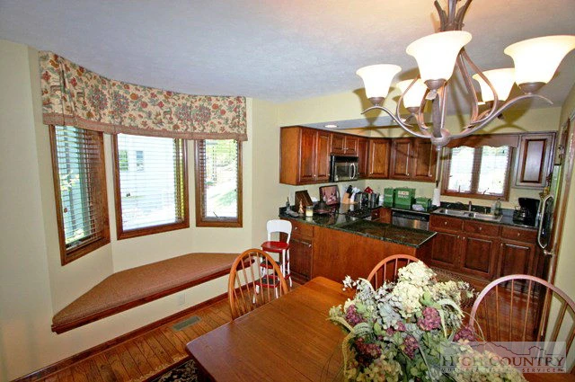Image number 18 for the current listing