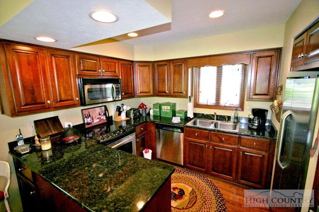 Image number 17 for the current listing