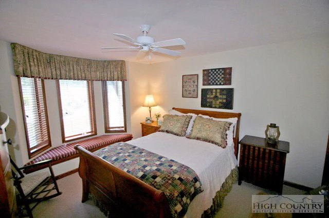 Image number 14 for the current listing