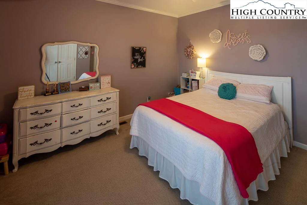 Image number 5 for the current listing