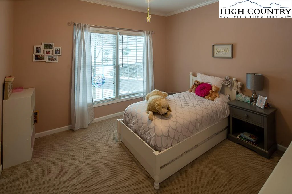 Image number 6 for the current listing