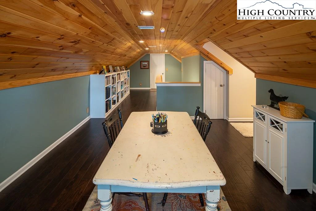 Image number 11 for the current listing