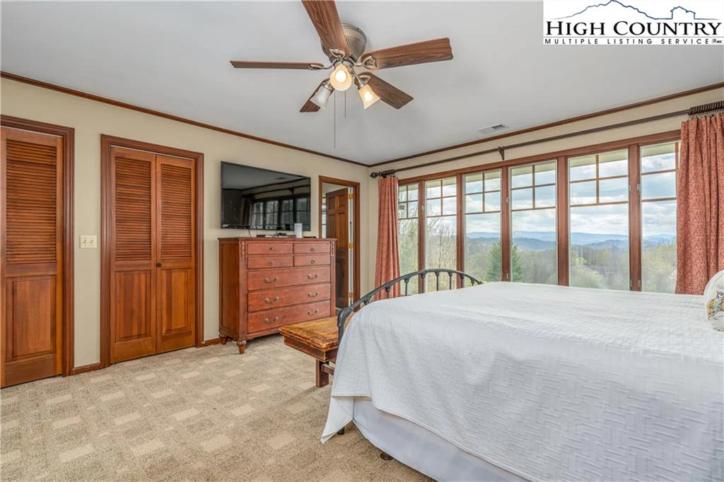 Image number 3 for the current listing