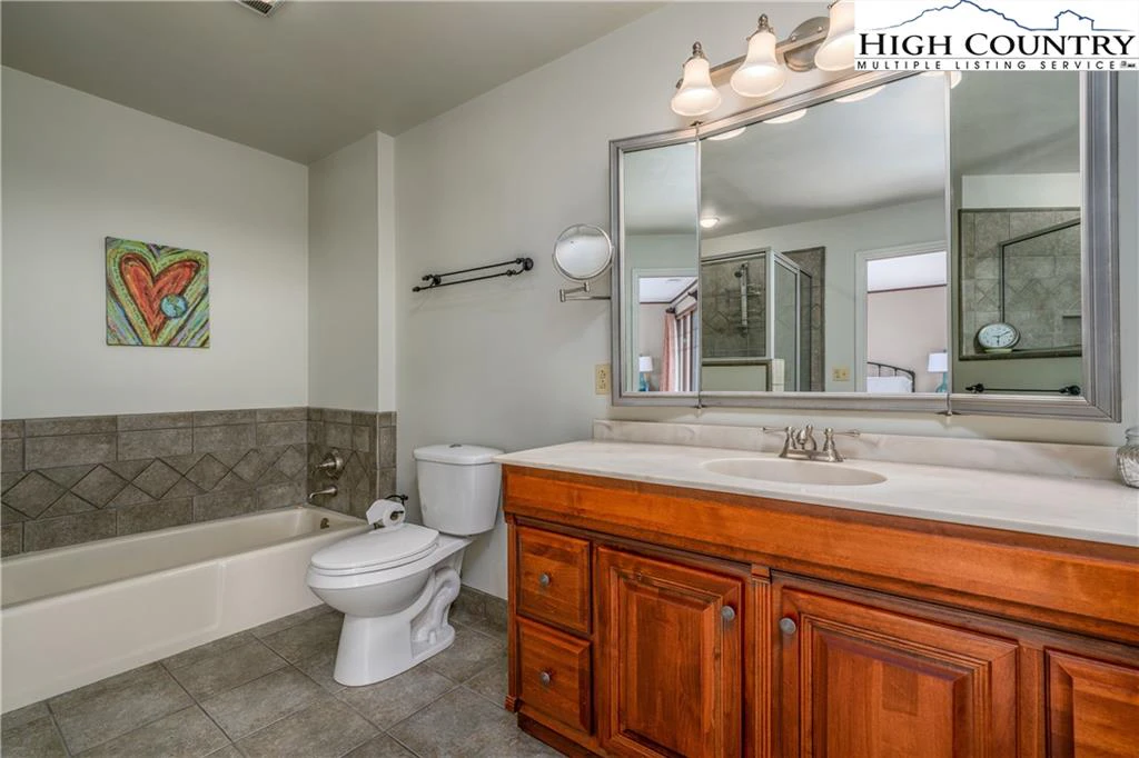 Image number 5 for the current listing