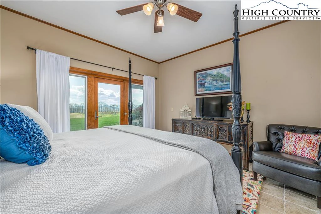 Image number 7 for the current listing
