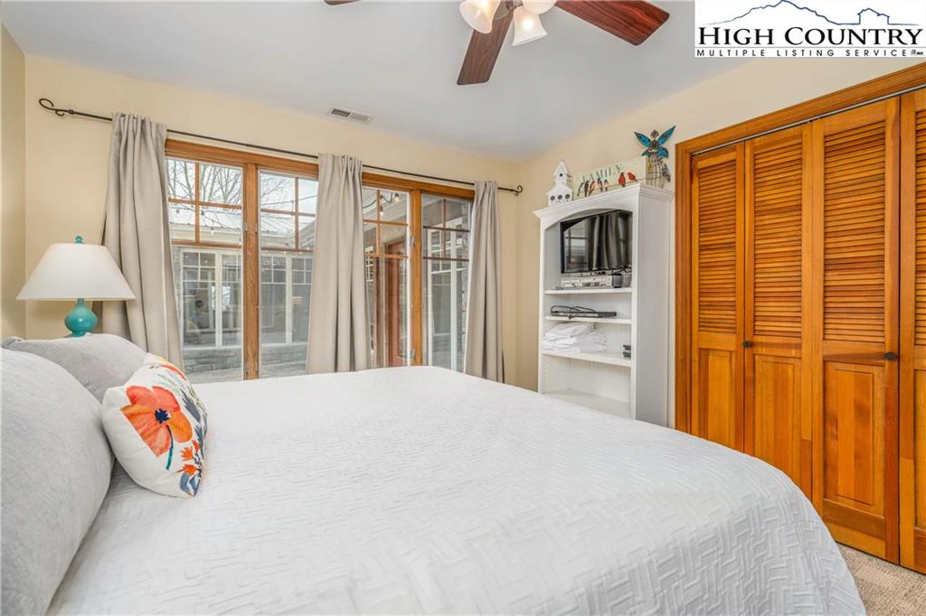 Image number 15 for the current listing