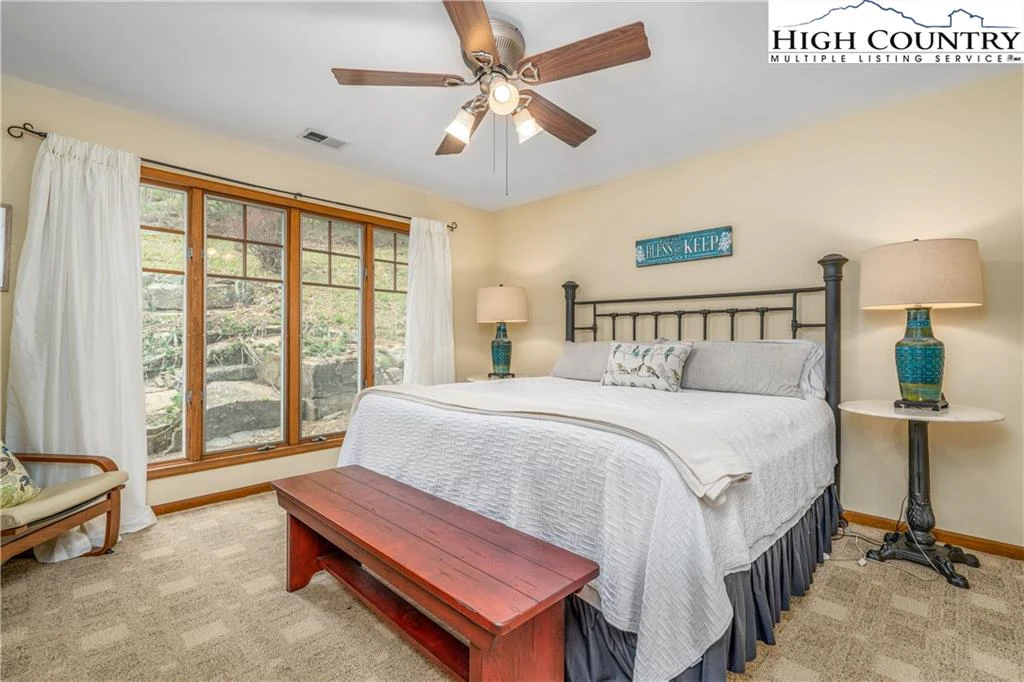 Image number 18 for the current listing