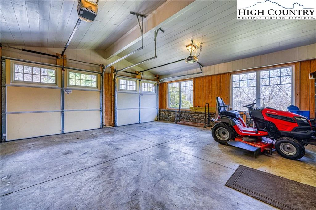 Image number 21 for the current listing