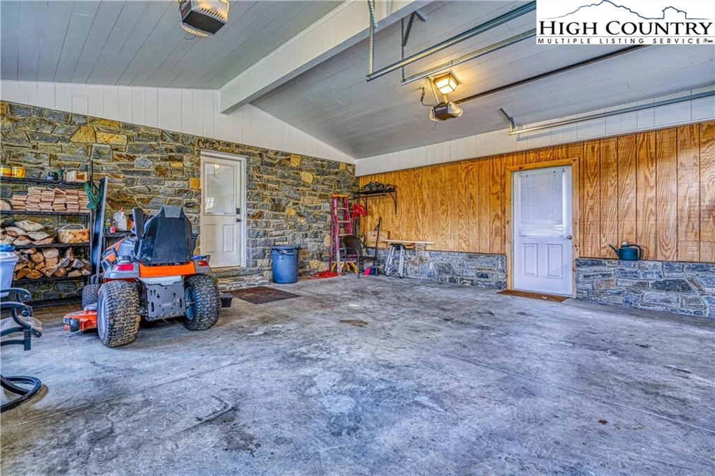 Image number 22 for the current listing
