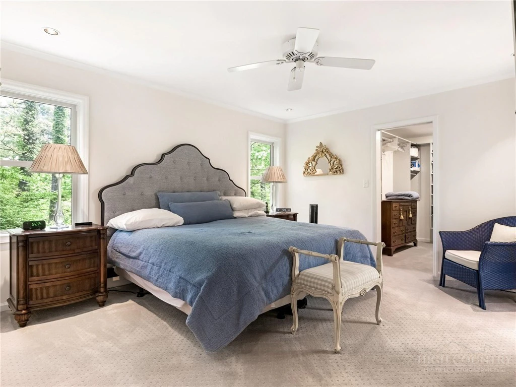 Image number 11 for the current listing