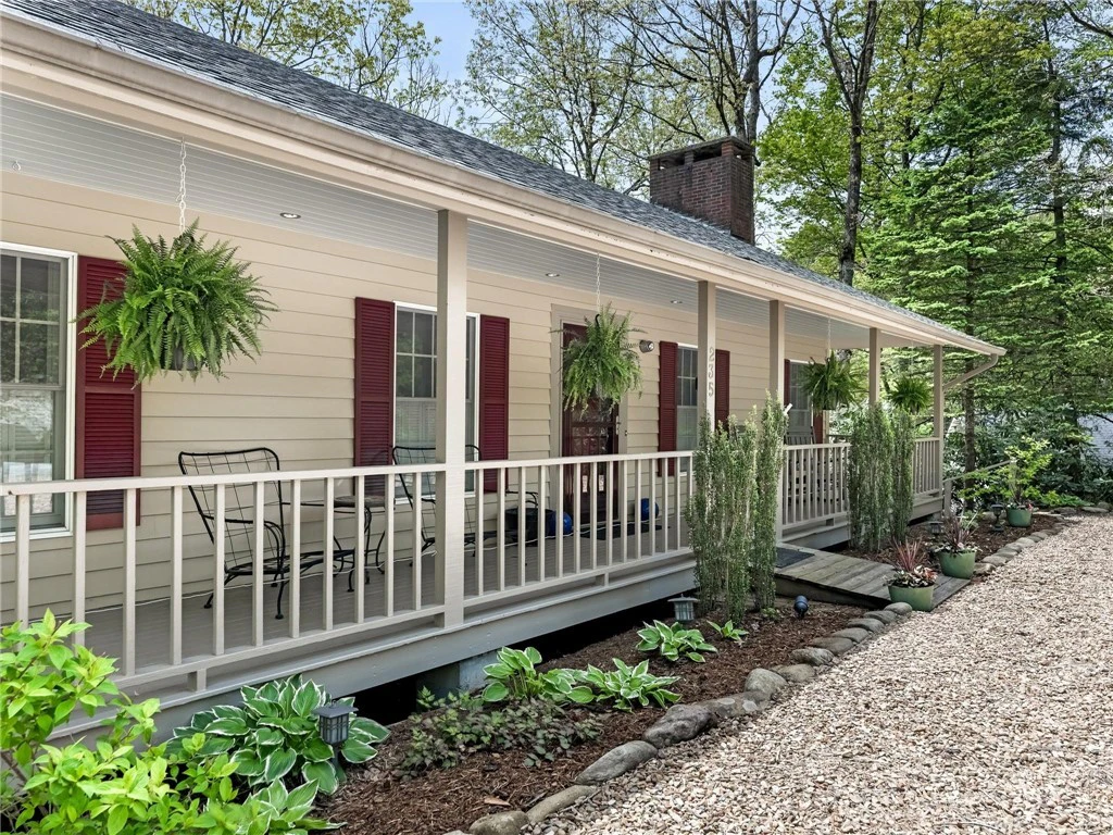 Image number 1 for the current listing